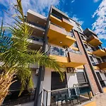 Dorado No 12 Iki Tek Yatakli Havuz Manzarali Apartament *